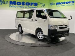 Photo of the vehicle Toyota HiAce