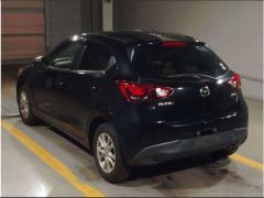 Photo of the vehicle Mazda Demio