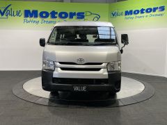 Photo of the vehicle Toyota HiAce