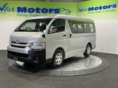 Photo of the vehicle Toyota HiAce