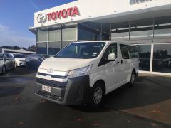 Photo of the vehicle Toyota HiAce