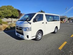 Photo of the vehicle Toyota HiAce