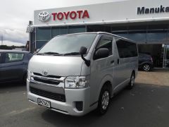 Photo of the vehicle Toyota HiAce