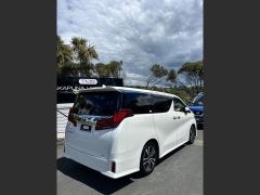 Photo of the vehicle Toyota Alphard