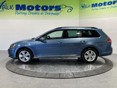 Photo of the vehicle Volkswagen Golf