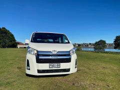 Photo of the vehicle Toyota HiAce