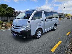 Photo of the vehicle Toyota HiAce