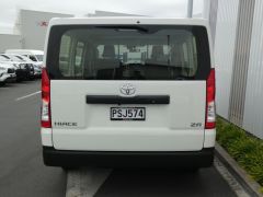 Photo of the vehicle Toyota HiAce