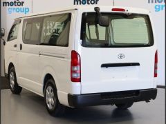 Photo of the vehicle Toyota HiAce