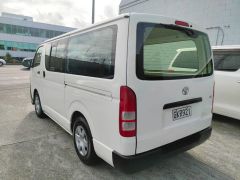 Photo of the vehicle Toyota HiAce