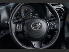 Photo of the vehicle Toyota Vitz