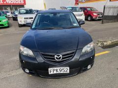 Photo of the vehicle Mazda Axela