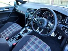 Photo of the vehicle Volkswagen Golf GTI