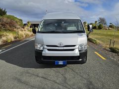 Photo of the vehicle Toyota HiAce