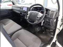 Photo of the vehicle Toyota HiAce