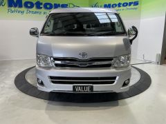 Photo of the vehicle Toyota HiAce