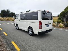 Photo of the vehicle Toyota HiAce