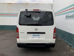 Photo of the vehicle Toyota HiAce