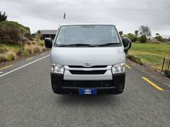 Photo of the vehicle Toyota HiAce