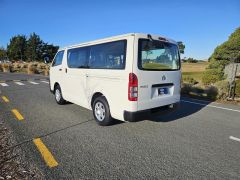 Photo of the vehicle Toyota HiAce