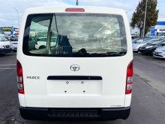 Photo of the vehicle Toyota HiAce