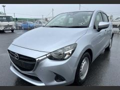 Photo of the vehicle Mazda Demio