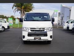 Photo of the vehicle Toyota HiAce