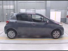 Photo of the vehicle Toyota Vitz