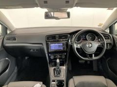 Photo of the vehicle Volkswagen Golf