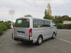 Photo of the vehicle Toyota HiAce