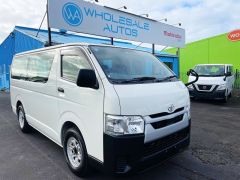 Photo of the vehicle Toyota HiAce