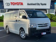 Photo of the vehicle Toyota HiAce