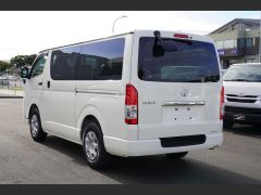 Photo of the vehicle Toyota HiAce