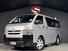 Photo of the vehicle Toyota HiAce