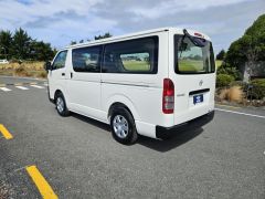 Photo of the vehicle Toyota HiAce