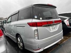 Photo of the vehicle Nissan Elgrand