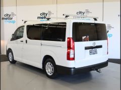 Photo of the vehicle Toyota HiAce