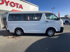 Photo of the vehicle Toyota HiAce