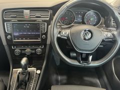 Photo of the vehicle Volkswagen Golf