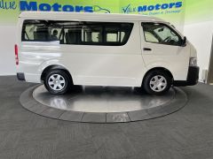 Photo of the vehicle Toyota HiAce