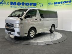 Photo of the vehicle Toyota HiAce