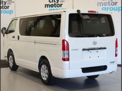 Photo of the vehicle Toyota HiAce