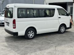 Photo of the vehicle Toyota HiAce