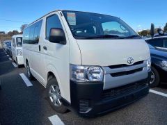 Photo of the vehicle Toyota HiAce