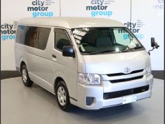 Photo of the vehicle Toyota HiAce