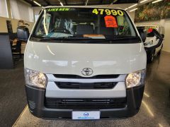 Photo of the vehicle Toyota HiAce