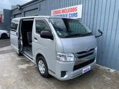 Photo of the vehicle Toyota HiAce