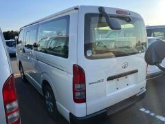 Photo of the vehicle Toyota HiAce