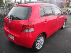 Photo of the vehicle Toyota Vitz