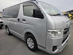 Photo of the vehicle Toyota HiAce